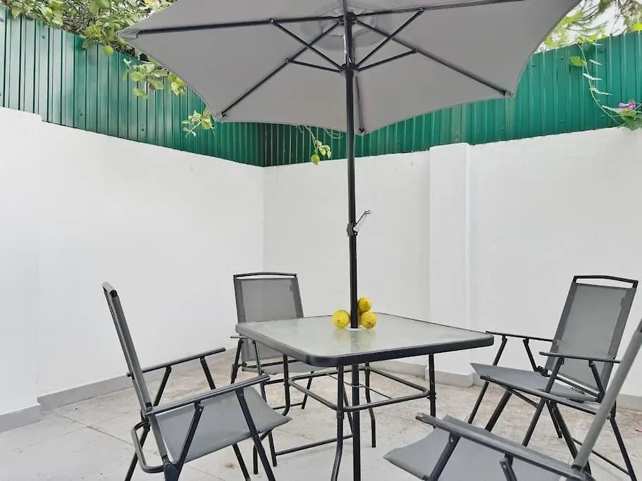 Lemon Tree Studio With Patio Lissabon
